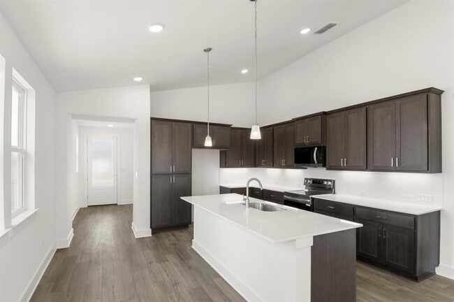 Building Photo - 1012 Yaupon Holly Dr