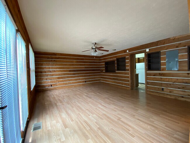 Building Photo - 1164 Kirkland Ave