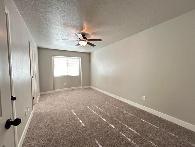 Building Photo - Meadow Crest Home!!!!