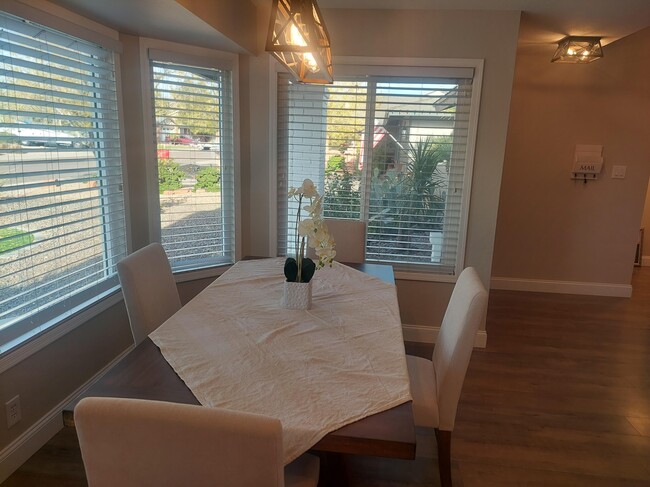 dining room - 8879 E Friess Dr