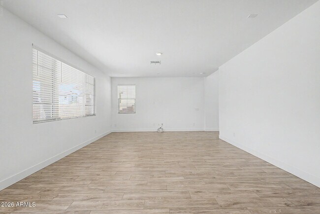 Building Photo - 21505 E Sparrow Dr