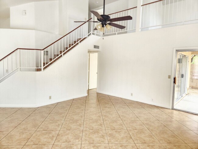 Building Photo - 3 bed 2.5 bath with loft