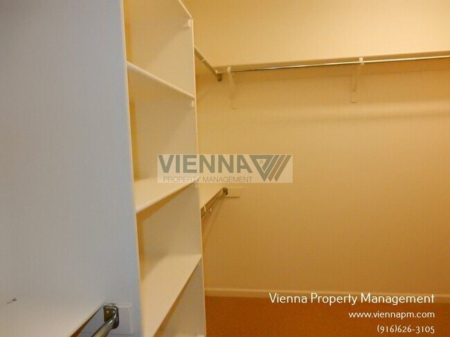 Building Photo - 2166 Fawndale Ln