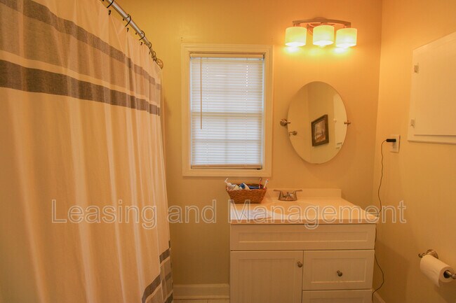 Building Photo - 1709 Mulmar St