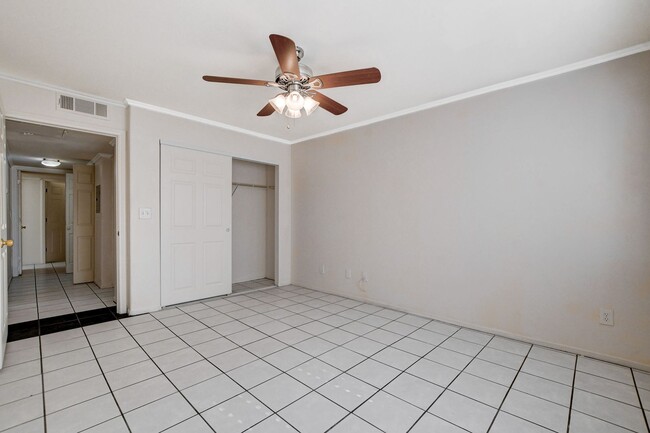 Building Photo - AMERICANA Property Mgmt - Gated 1st floor ...