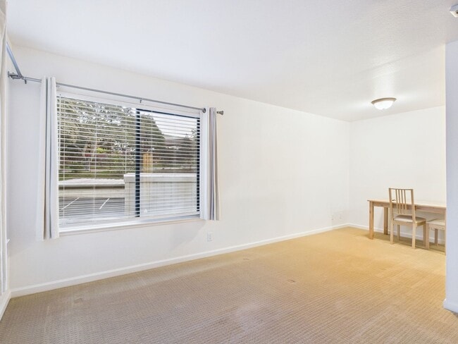 Building Photo - Upstairs 1 bedroom condo now available at Cypress Park