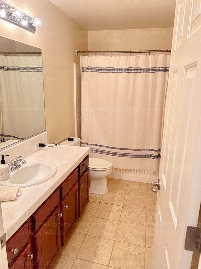 Building Photo - REDUCED! Spacious 4 bedroom 2 bathroom hom...