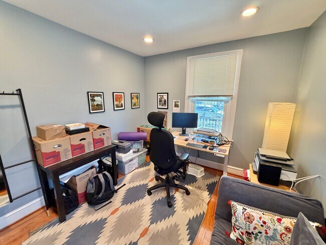 Building Photo - Beautiful Benning 3 Bedroom Renovated Bungalow Home with Yard, Parking, W/D.