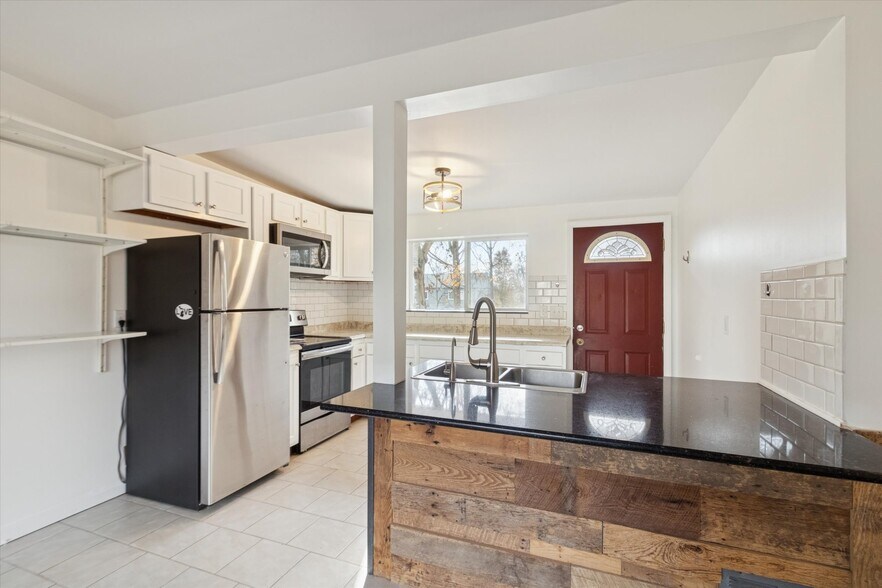 Building Photo - 671 W Clark Rd