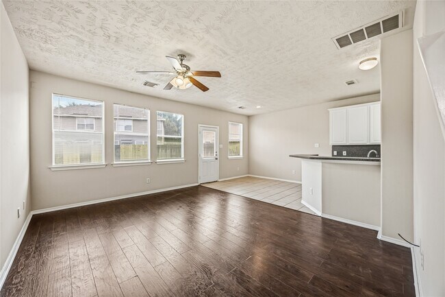 Building Photo - 14322 Mooreview Ln