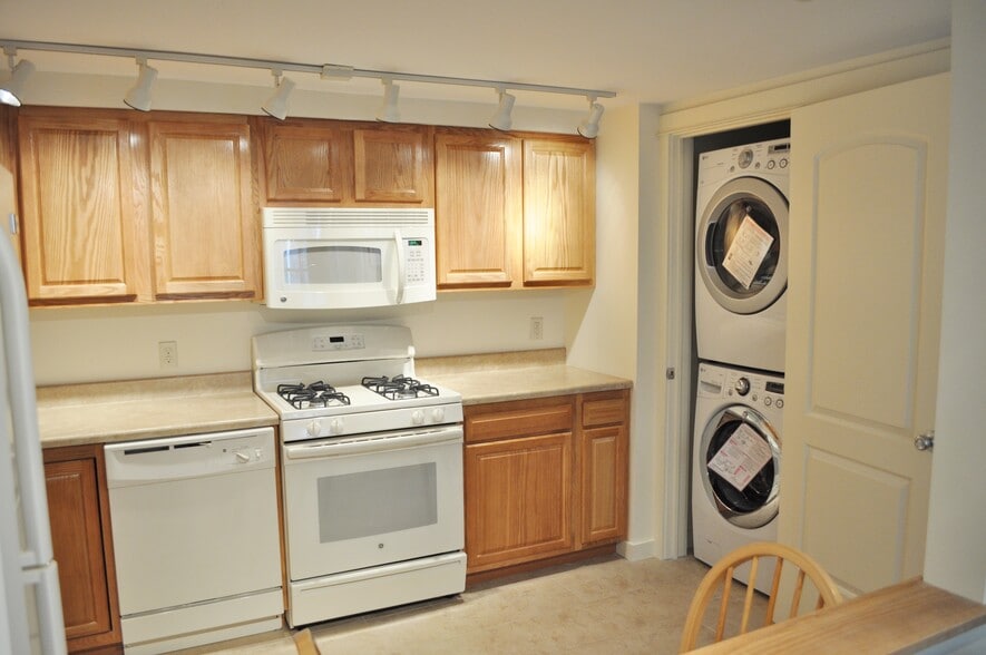 Building Photo - 203 Williams St