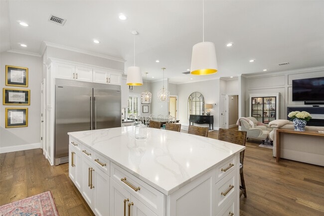 Building Photo - 815 Thornvine Ln