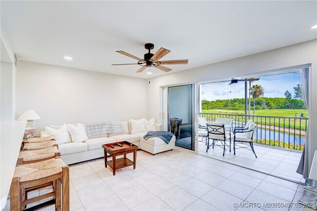 Building Photo - 5539 NE Gulfstream Way