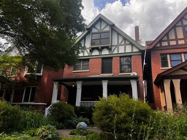 Building Photo - 4149 W Pine Blvd