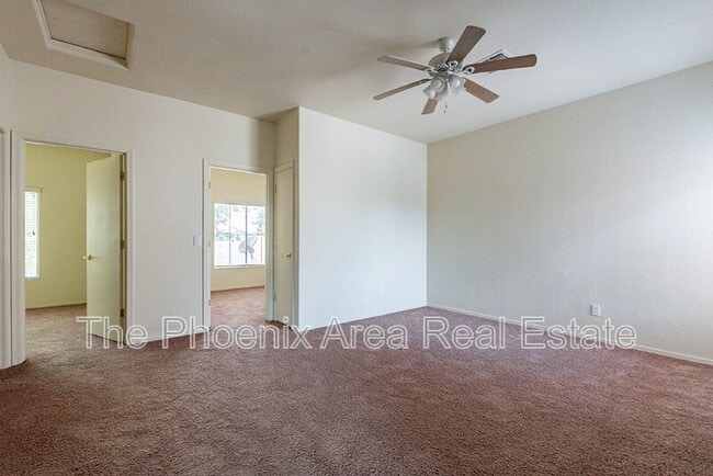 Building Photo - 2600 E Springfield Pl