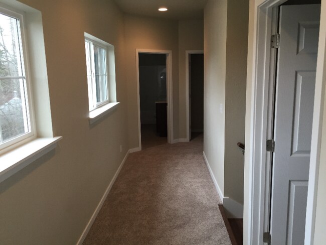 Building Photo - 724 Edgewood Pl