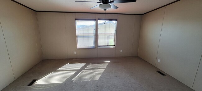 Building Photo - Easy Access to Austin Airport and Tesla