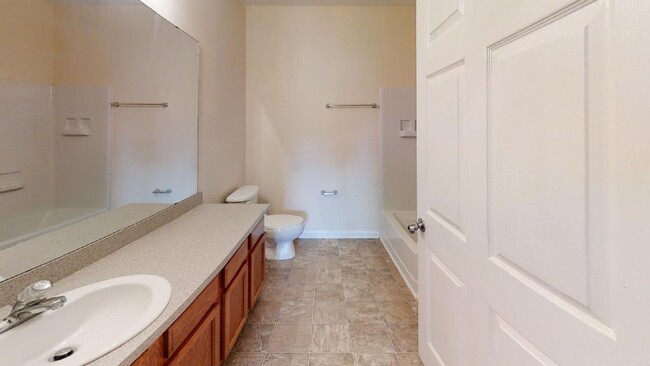 Building Photo - Beautiful and spacious two bedroom two bat...