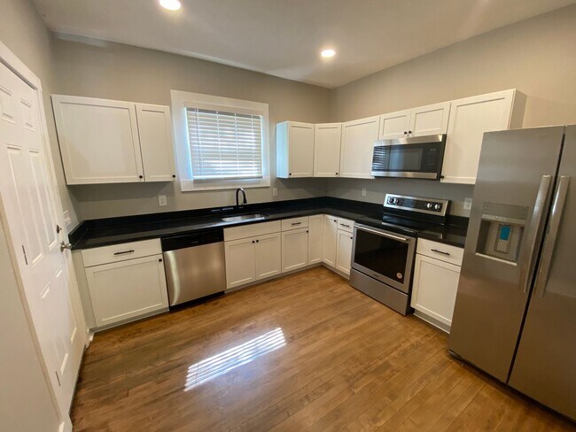 Building Photo - Fully Remodeled House!