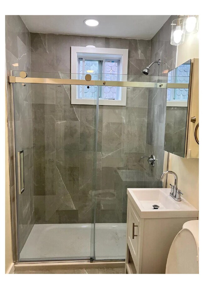 Building Photo - 3 Bedroom 1 bath in Roxbury, MA Collegiate