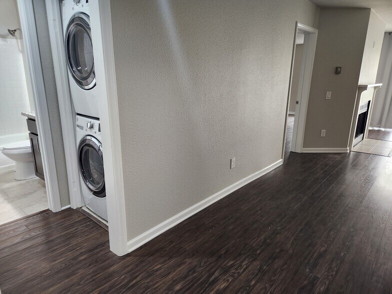 Building Photo - 3525 Lebon Dr