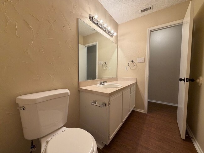 Building Photo - AVAILABLE NOW 3 BEDROOM 2 BATH DUPLEX IN NORTH RICHLAND HILLS