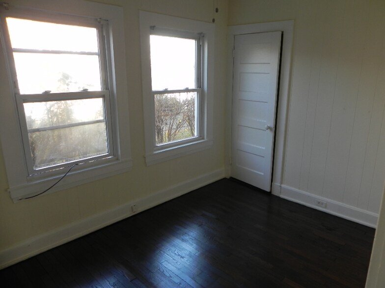 Building Photo - 186 Grasmere Ave