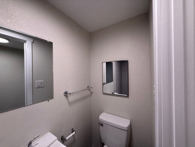 Building Photo - A606