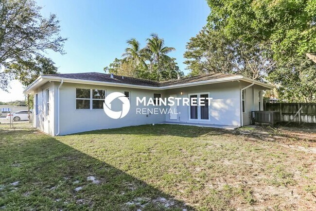Building Photo - 3 Bedroom Pet-Friendly Home in Hollywood, ...