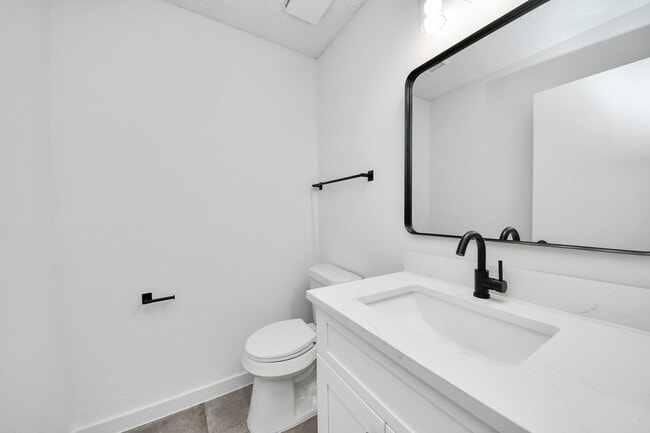 Building Photo - 2911 Meadowgrass Ln