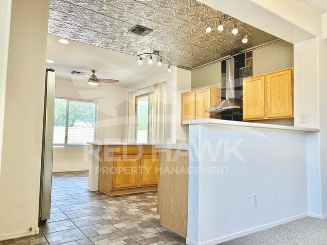 Building Photo - 852 E Runaway Bay Pl