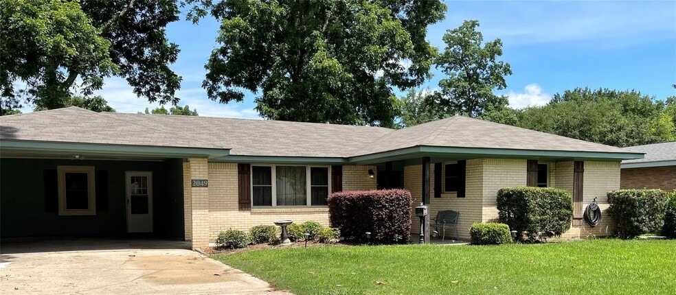 Primary Photo - 2049 Horton Ave