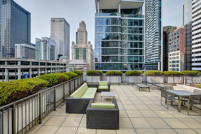 Building Photo - 130 N Garland Ct