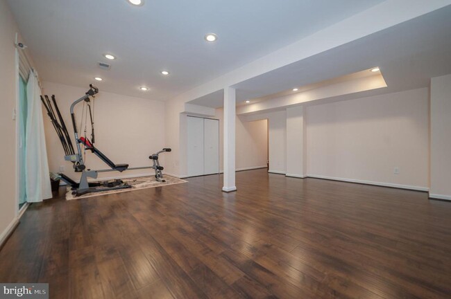 Building Photo - 5725 Walnut Wood Ln