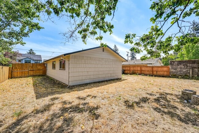 Building Photo - 8131 SE 68th Ave