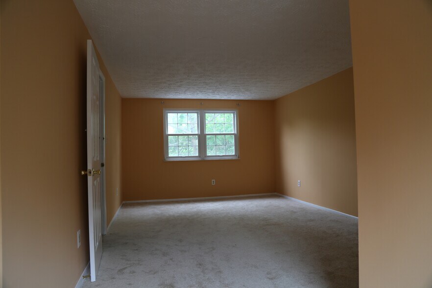 Building Photo - 12945 Pinecrest road