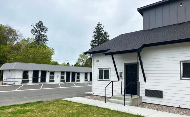 Building Photo - 219 E Coeur D'Alene Lake Dr