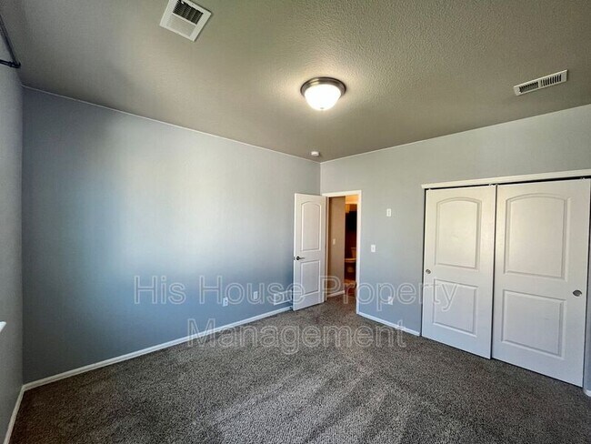Building Photo - 842 Sunlight Peak Dr