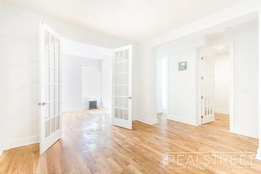 Building Photo - Spacious 2 BED + office in Bushwick
