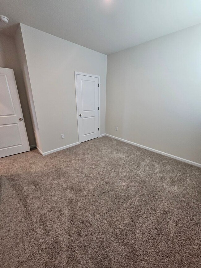 Building Photo - 3015 Long Spur Dr