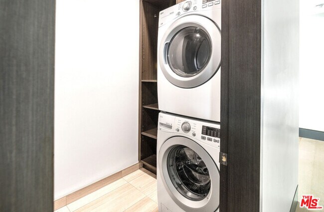 Building Photo - 2122 Castle Heights Ave