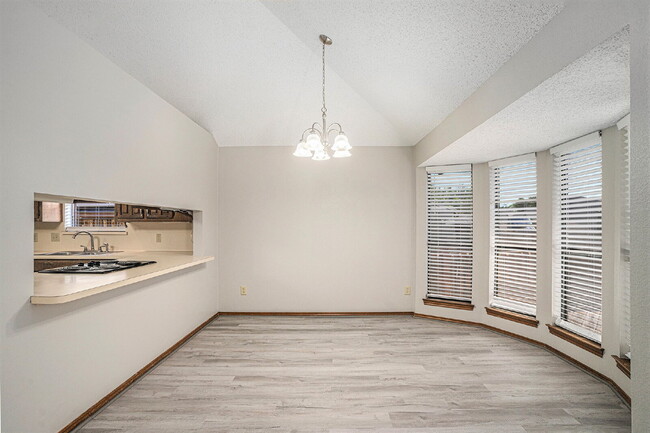 Building Photo - Section 8 Welcomed!! Spacious 5-Bed, 2.5-B...