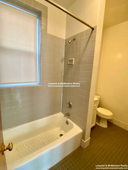 Building Photo - 144 Warren St