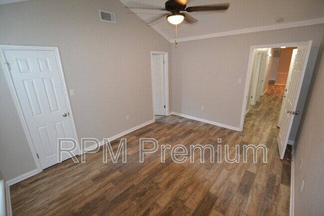 Building Photo - 5157 Cumberland Cove Dr