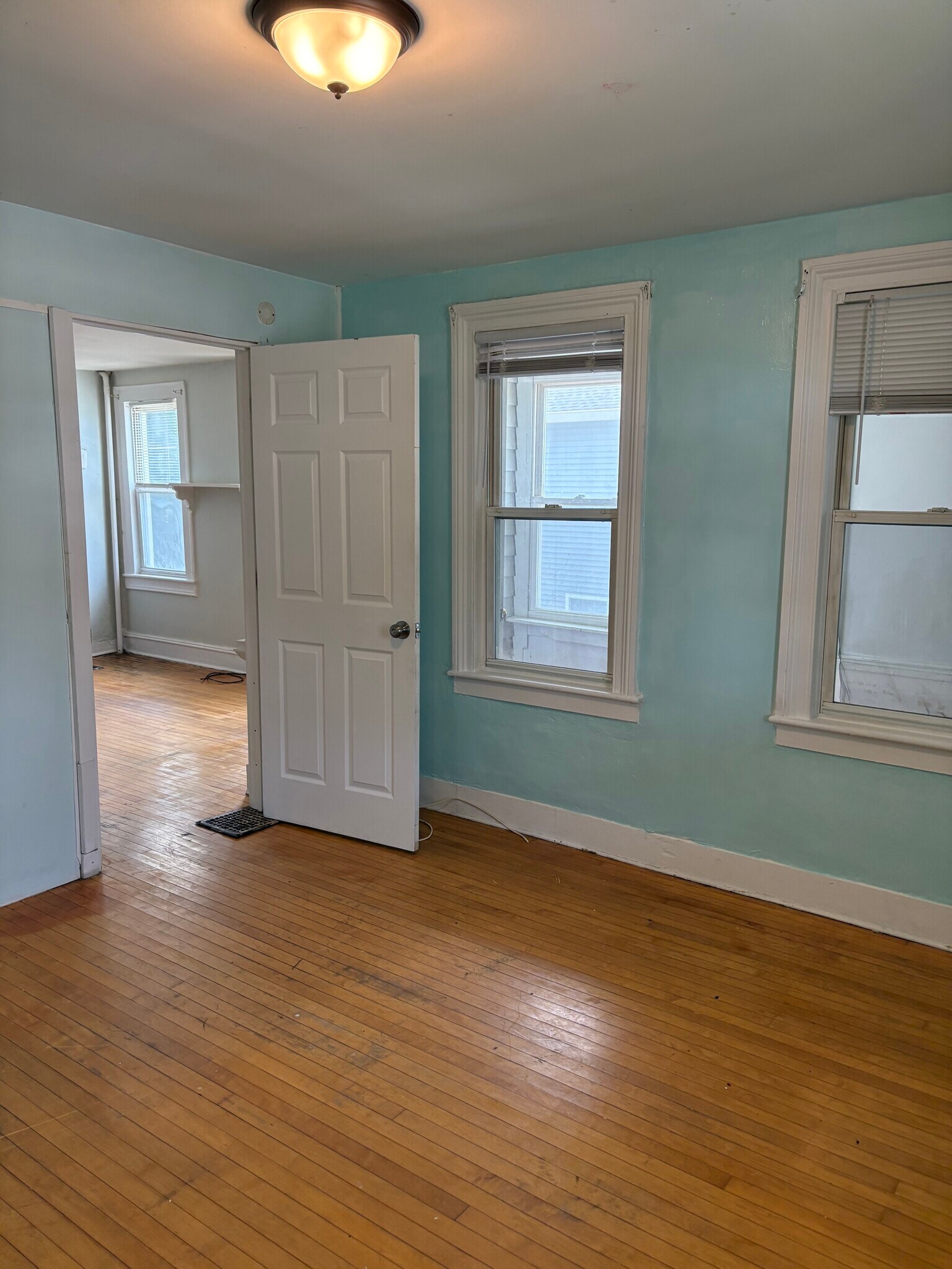 Master Bed - 11 May St