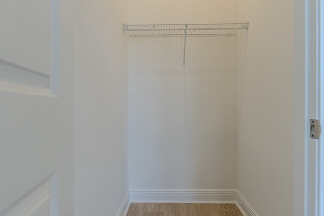 Building Photo - 16705 Victoria Grv Aly