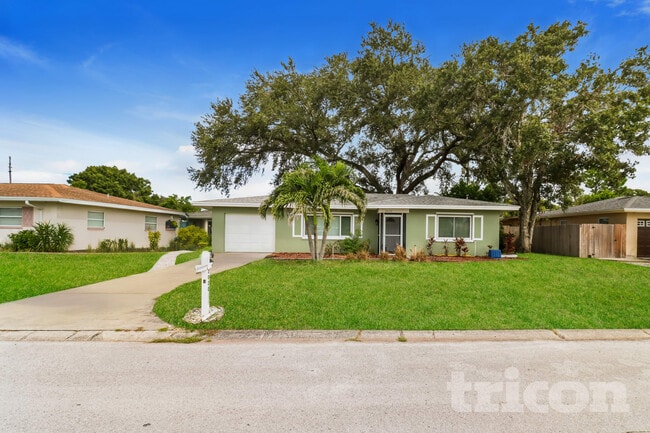 Building Photo - 2020 Magnolia Dr