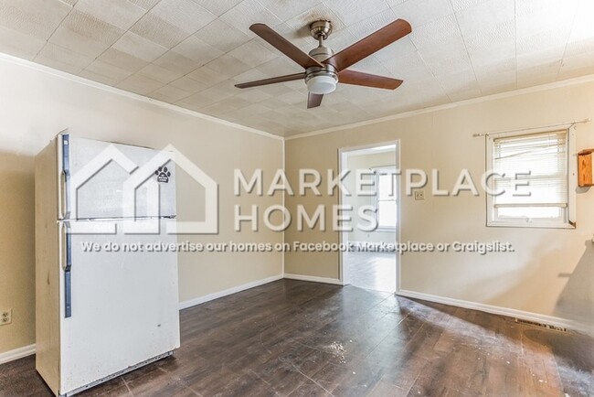 Building Photo - 1445 5th Ave