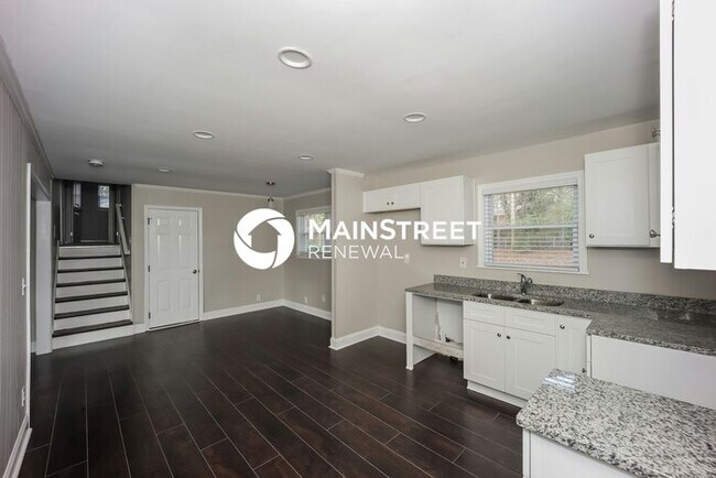 Building Photo - 3 Bedroom Pet-Friendly Home in College Park, GA with Main Street Renewal