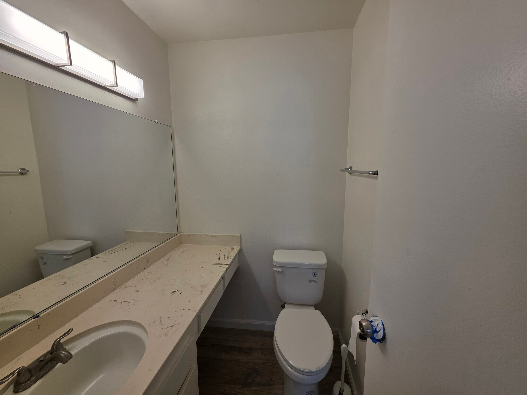 Building Photo - 820 N Kathleen Ln